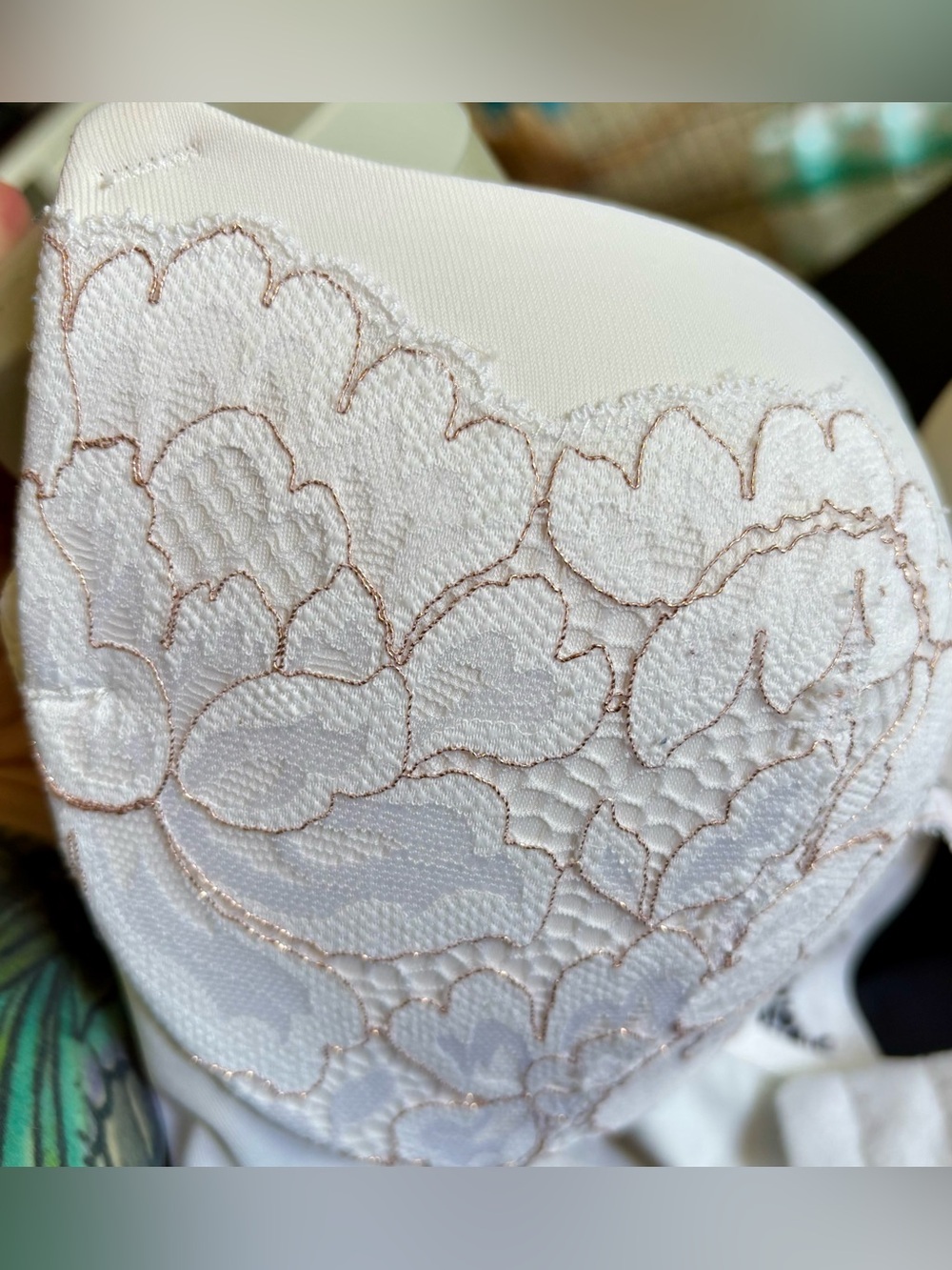 EUC!! Maidenform Love the Lift Plunge Push Up White 34C Style #: DM9900